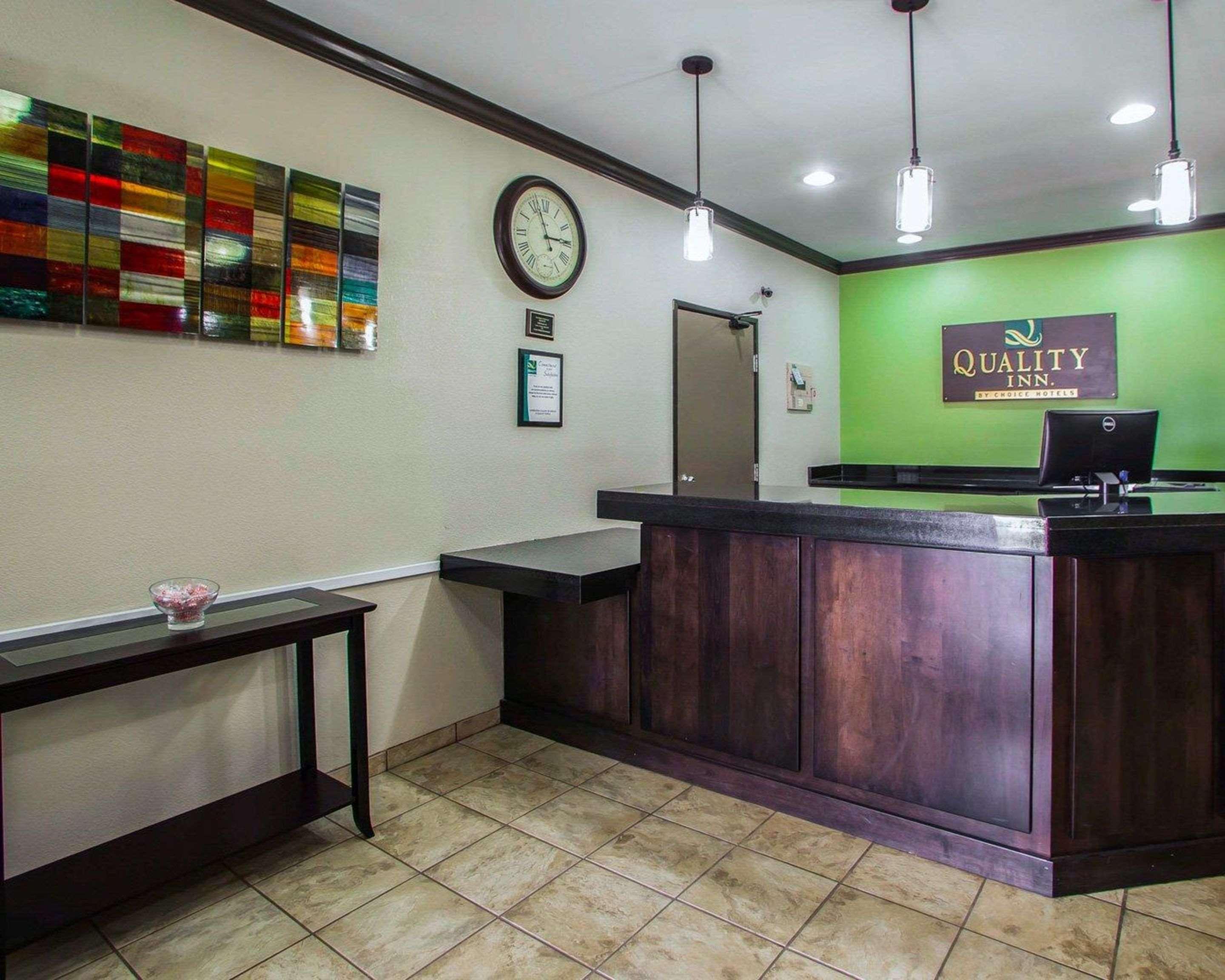 Quality Inn Near I-72 And Hwy 51 Forsyth Exterior photo