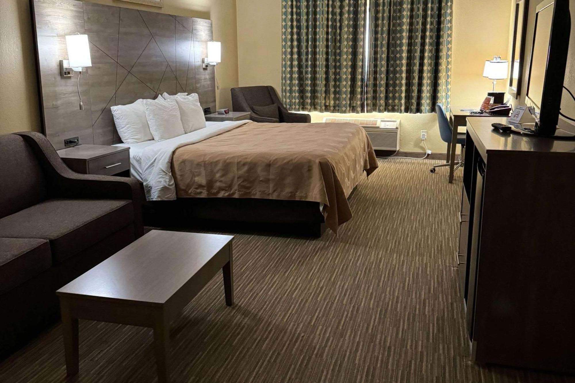 Quality Inn Near I-72 And Hwy 51 Forsyth Exterior photo