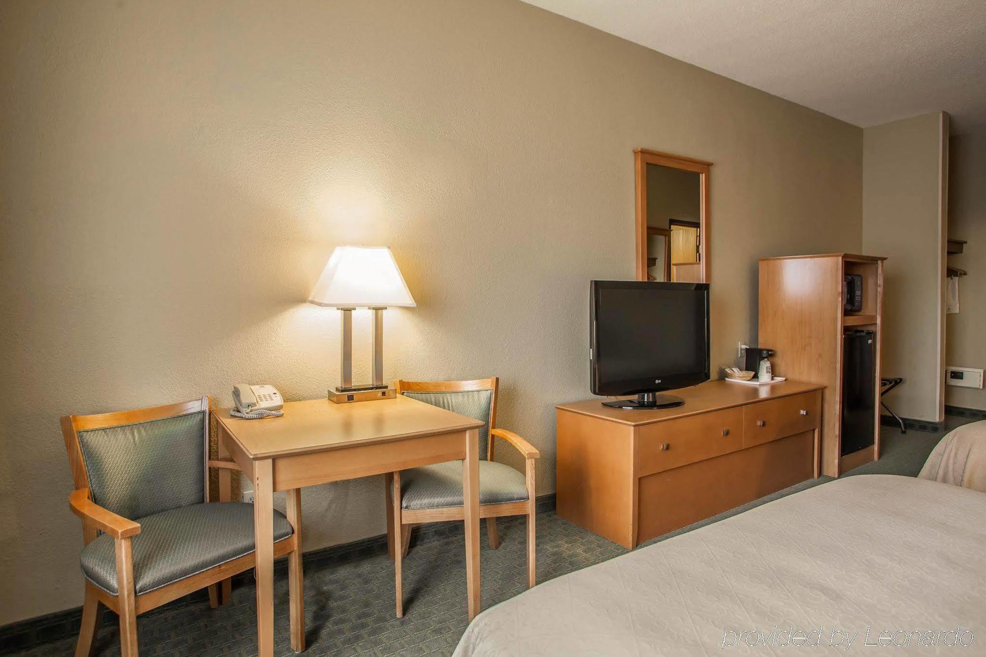Quality Inn Near I-72 And Hwy 51 Forsyth Exterior photo