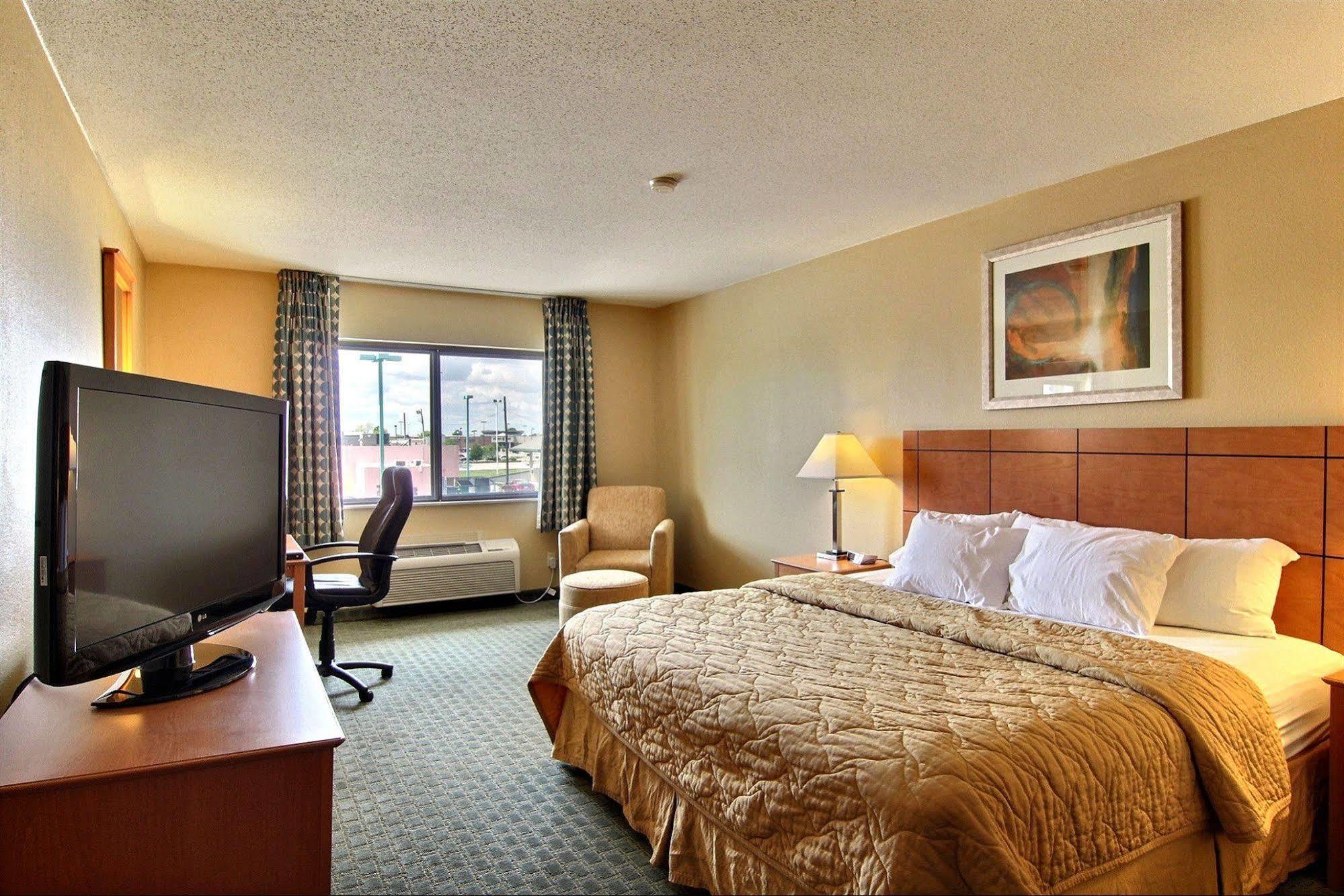 Quality Inn Near I-72 And Hwy 51 Forsyth Exterior photo